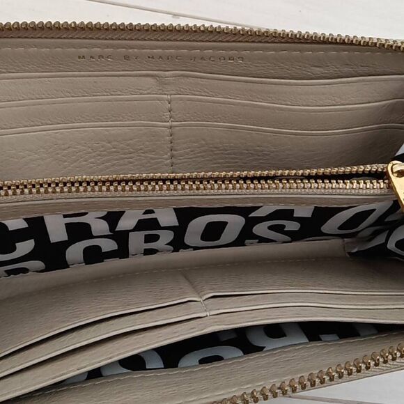 Marc by Marc Jacobs Women's Classic Q Slim Zip-around Long Wallet Cement Ecru - Picture 5 of 6